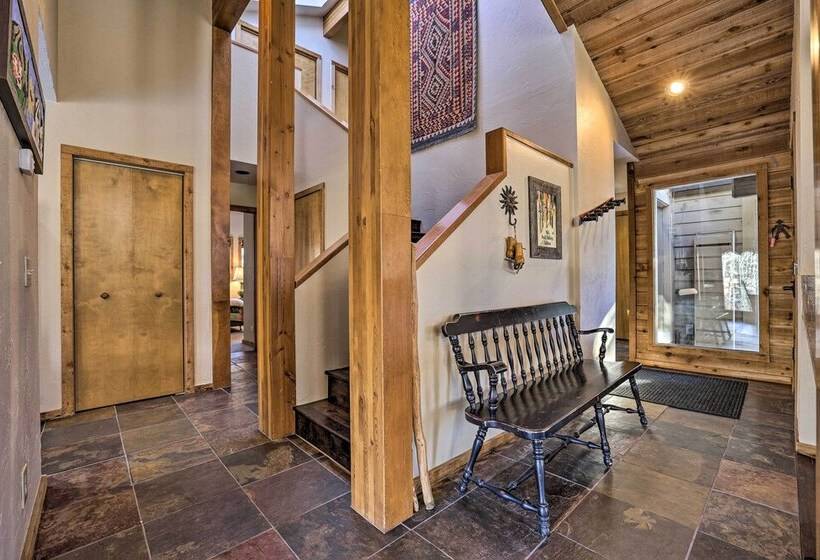 Serene Ski Retreat   3 Miles To Sun Valley Resort!