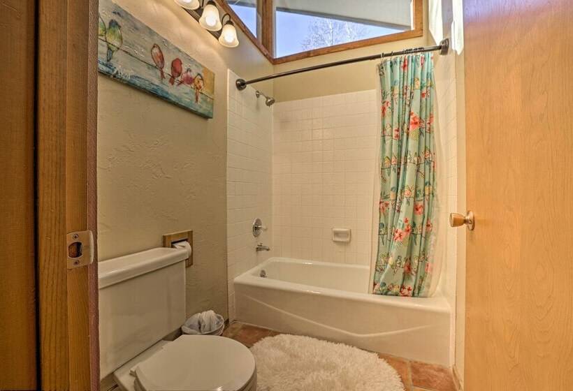 Serene Ski Retreat   3 Miles To Sun Valley Resort!