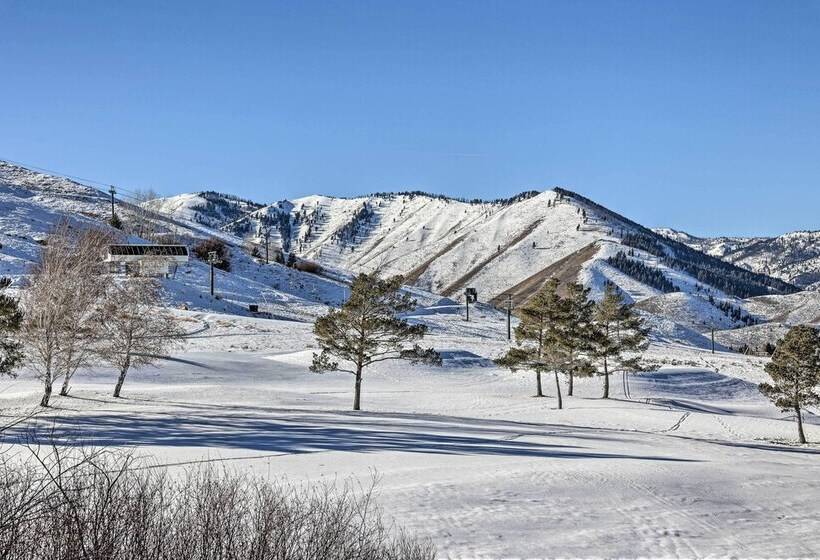 Serene Ski Retreat   3 Miles To Sun Valley Resort!