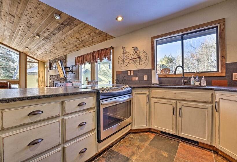 Serene Ski Retreat   3 Miles To Sun Valley Resort!