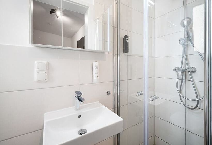 Servus Apartments By Homaris