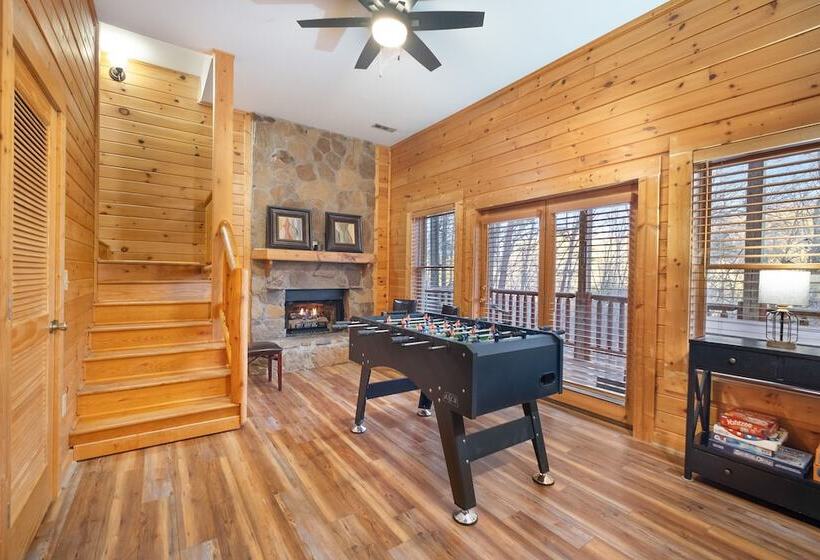 Private Smoky Mtn Log Home W/ 2 Decks + Hot Tub!
