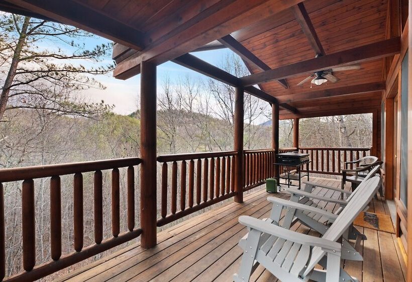 Private Smoky Mtn Log Home W/ 2 Decks + Hot Tub!