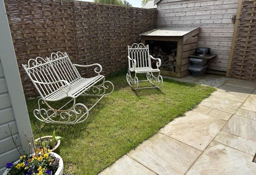Shepherd S Hut In A Herefordshire Cider Orchard