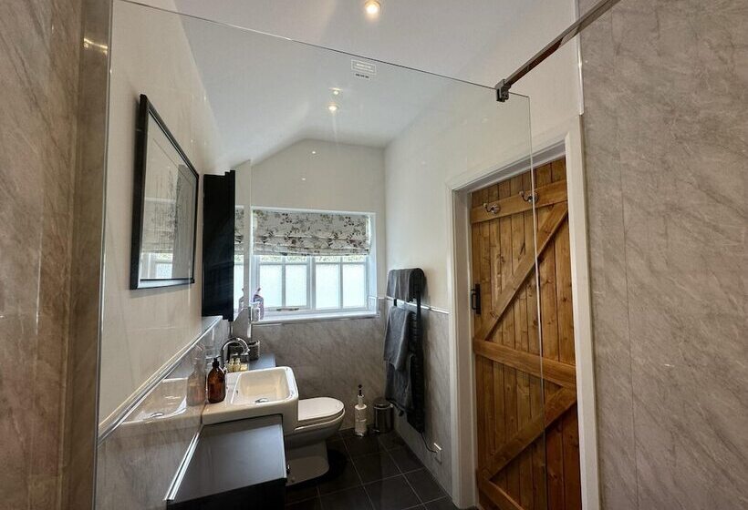 Shepherd S Hut In A Herefordshire Cider Orchard