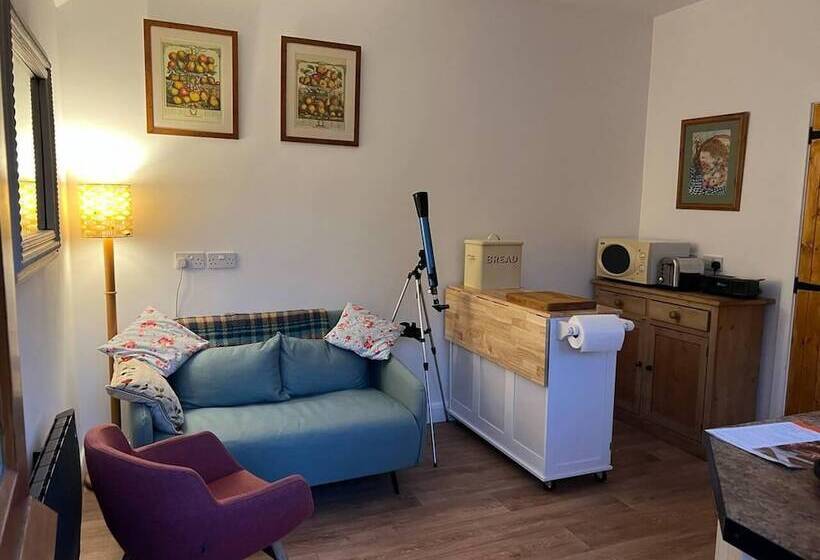 Shepherd S Hut In A Herefordshire Cider Orchard