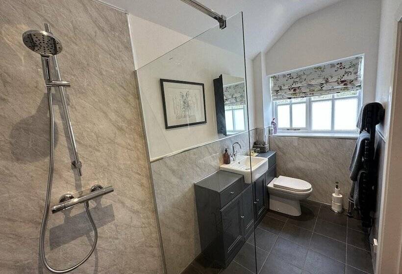 Shepherd S Hut In A Herefordshire Cider Orchard