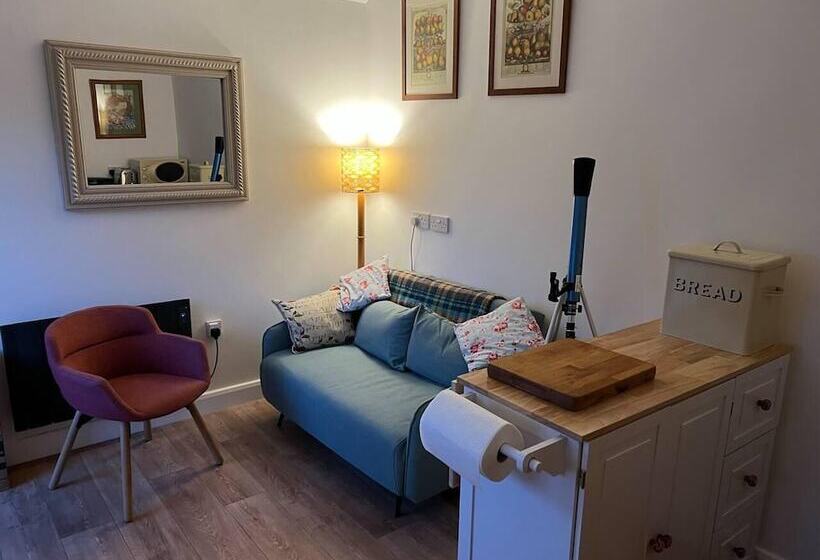 Shepherd S Hut In A Herefordshire Cider Orchard
