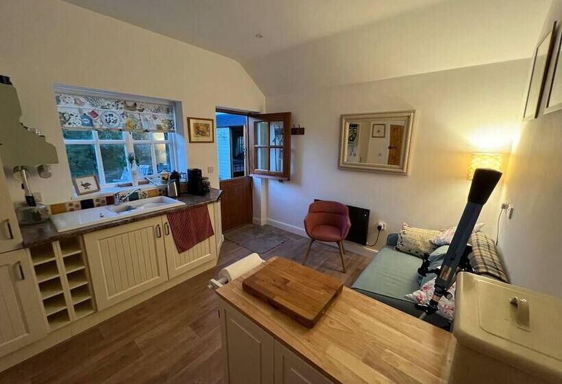 Shepherd S Hut In A Herefordshire Cider Orchard