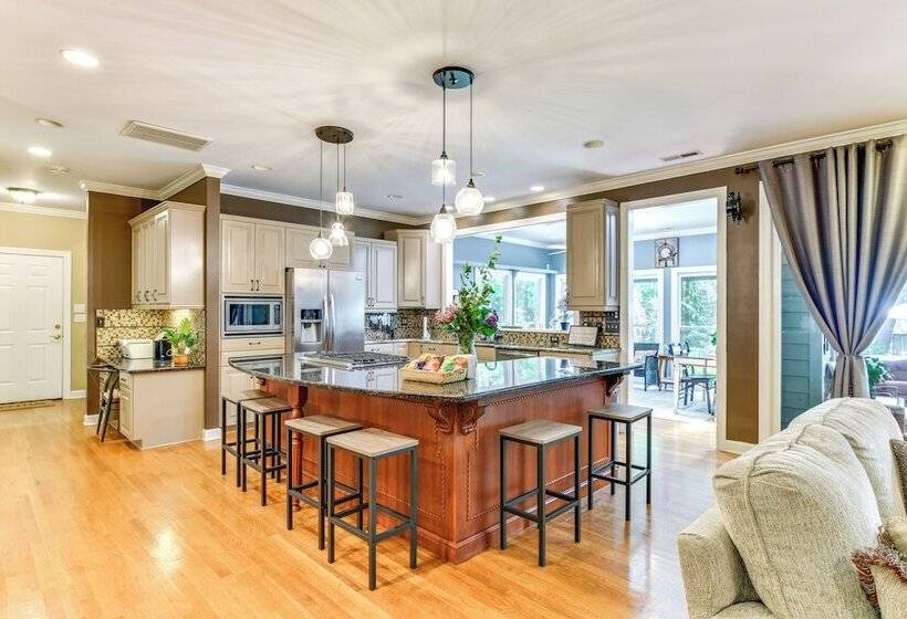 Sherrills Ford Escape W/ Hot Tub, Deck & Yard