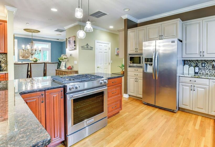 Sherrills Ford Escape W/ Hot Tub, Deck & Yard