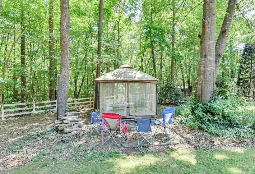 Sherrills Ford Escape W/ Hot Tub, Deck & Yard