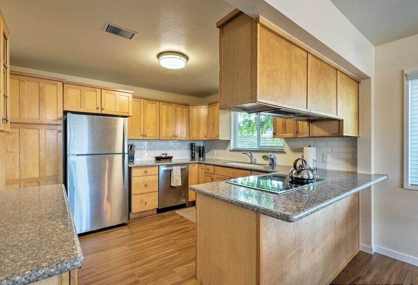 Sierra Nevada Mountain Retreat, Set On Citrus Farm