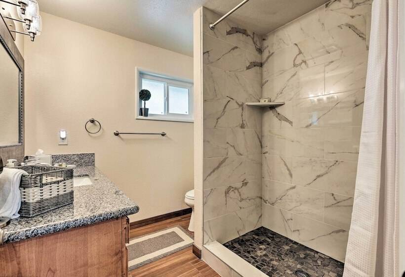 Sierra Nevada Mountain Retreat, Set On Citrus Farm