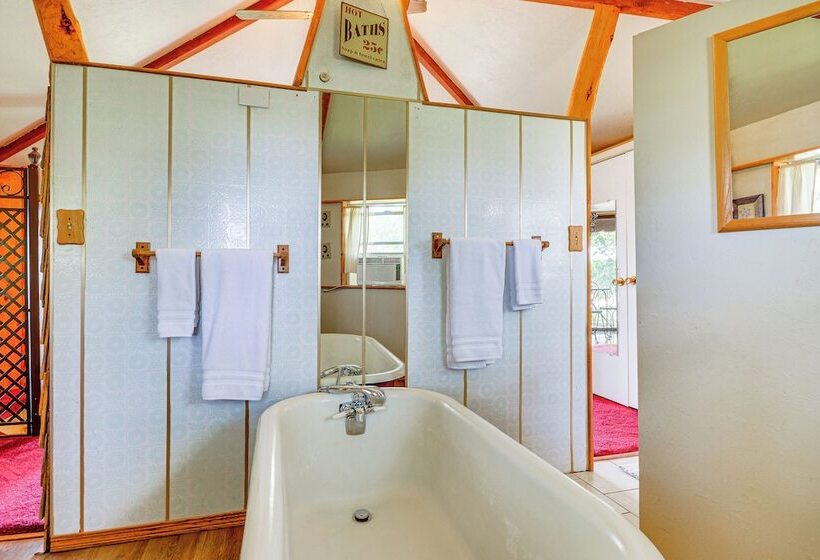 Snowflake Cabin    Mins To Cody & Red Lodge!