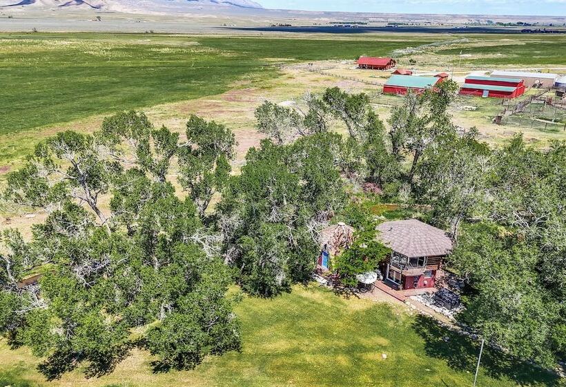 Snowflake Cabin    Mins To Cody & Red Lodge!