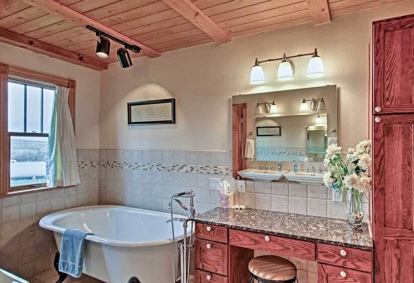 Spearfish Home On 40 Acres W/ Private Lake!