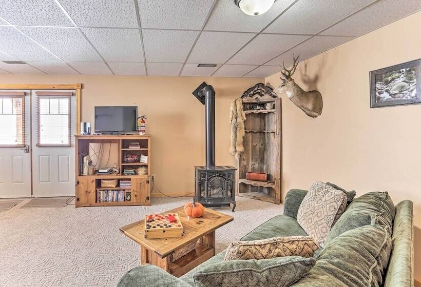 Spearfish Home On 40 Acres W/ Private Lake!