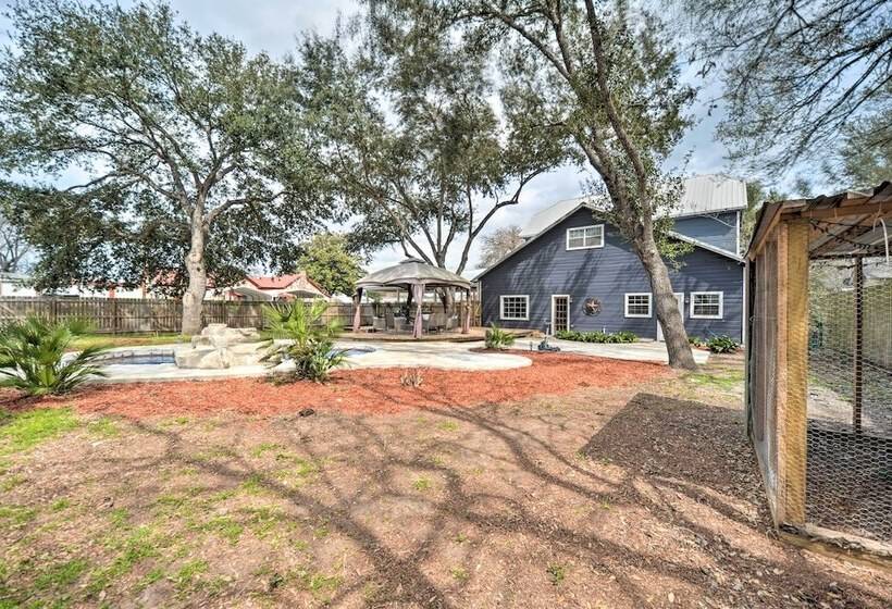 Spacious Abode, Walk To Texas Heroes Square!