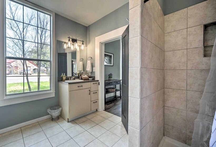 Spacious Abode, Walk To Texas Heroes Square!