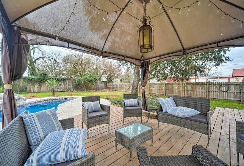 Spacious Abode, Walk To Texas Heroes Square!