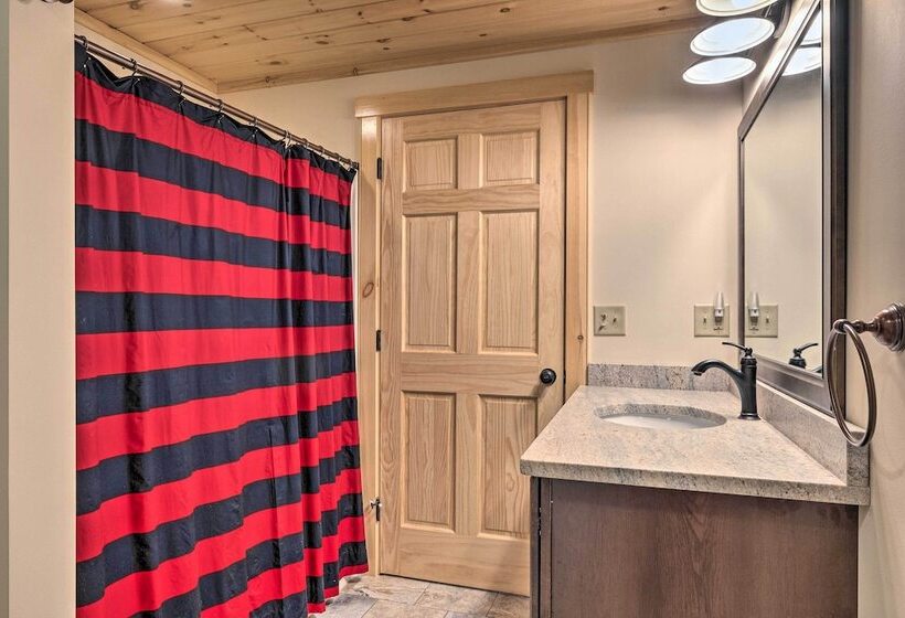 Spacious Cabin: 10 Mi To Sunday River Skiing!