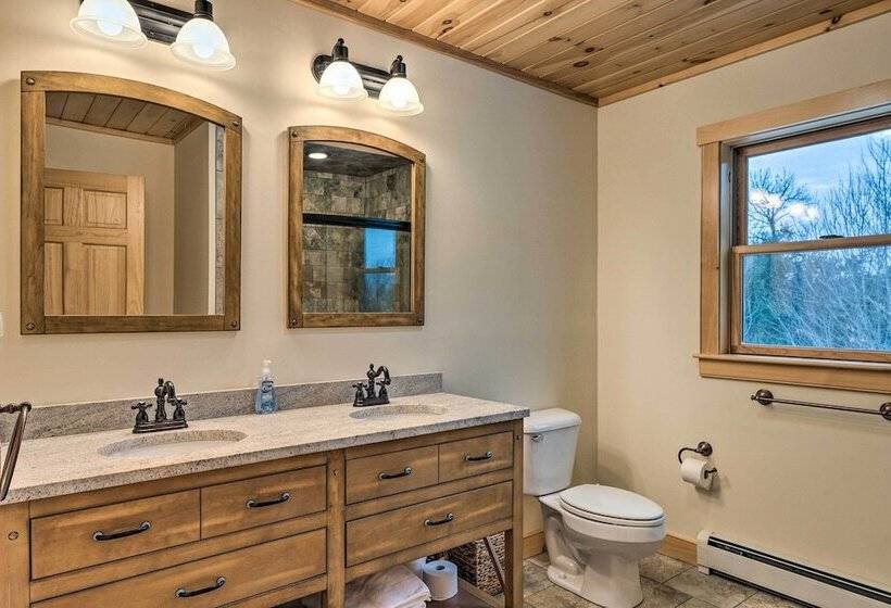 Spacious Cabin: 10 Mi To Sunday River Skiing!