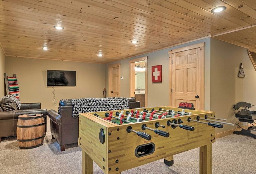 Spacious Cabin: 10 Mi To Sunday River Skiing!