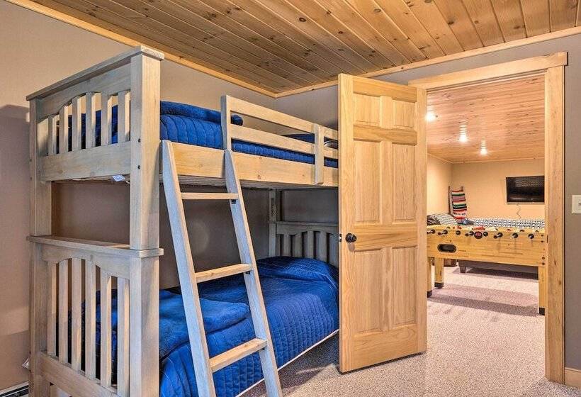 Spacious Cabin: 10 Mi To Sunday River Skiing!