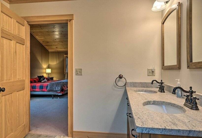 Spacious Cabin: 10 Mi To Sunday River Skiing!