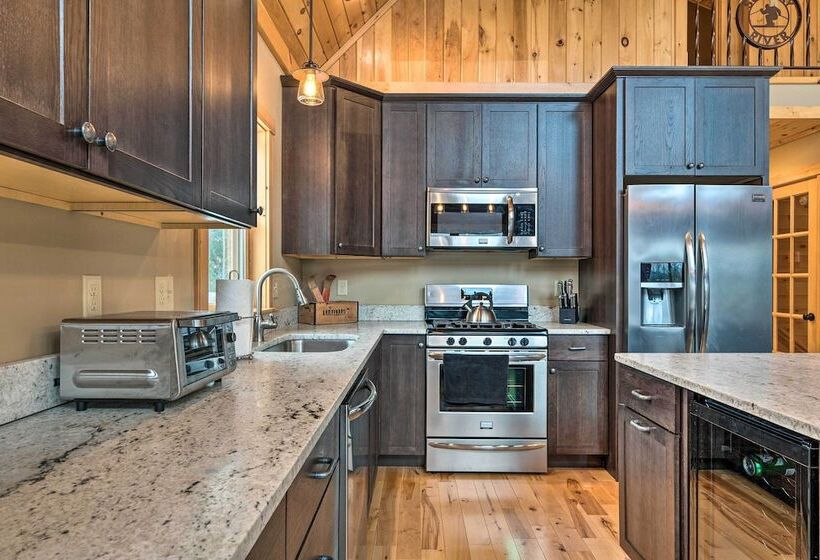 Spacious Cabin: 10 Mi To Sunday River Skiing!