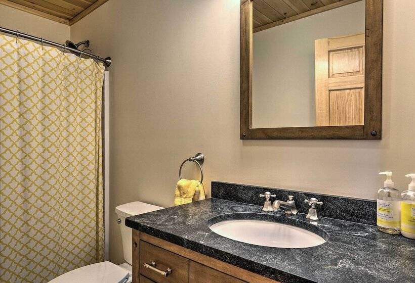 Spacious Cabin: 10 Mi To Sunday River Skiing!