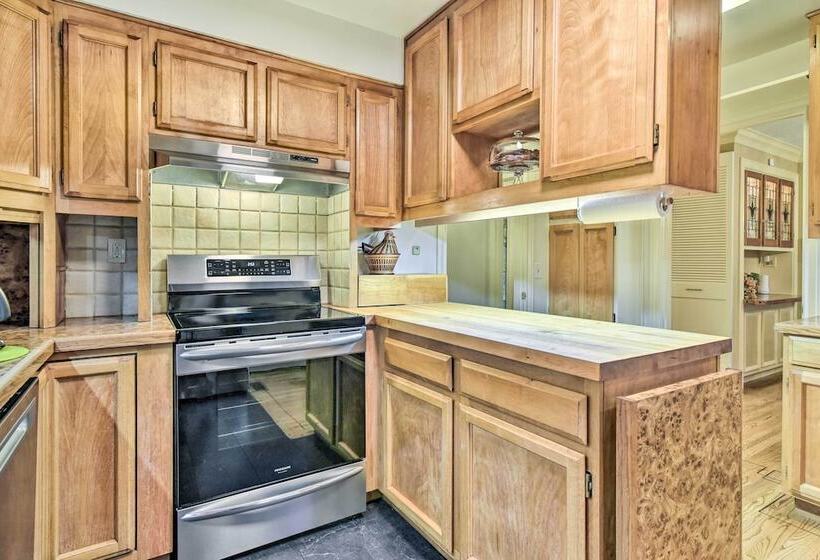 Spacious Hillsboro Home ~ 18 Mi To Portland!