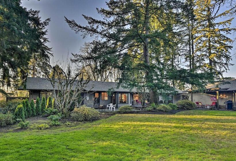 Spacious Hillsboro Home ~ 18 Mi To Portland!