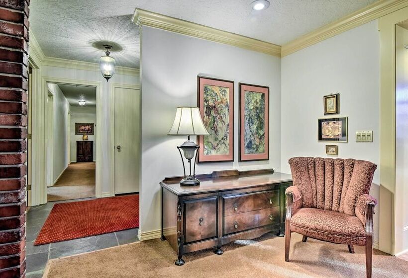 Spacious Hillsboro Home ~ 18 Mi To Portland!