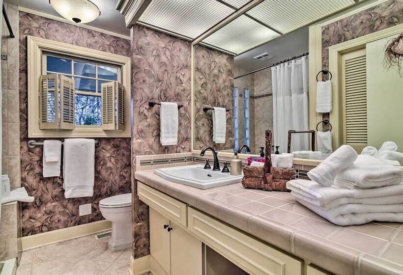 Spacious Hillsboro Home ~ 18 Mi To Portland!