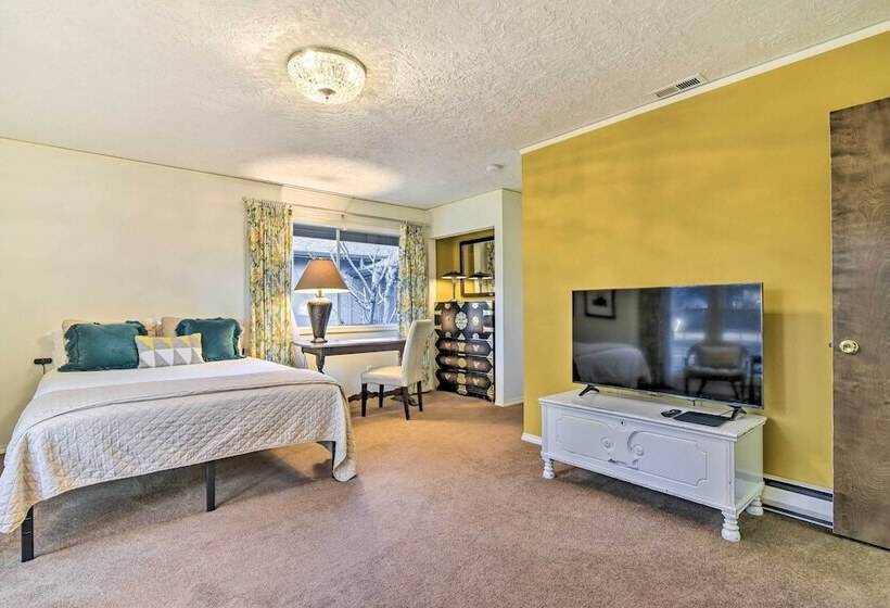 Spacious Hillsboro Home ~ 18 Mi To Portland!