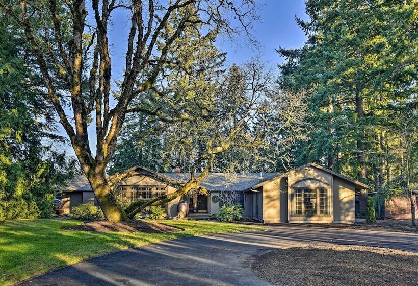 Spacious Hillsboro Home ~ 18 Mi To Portland!