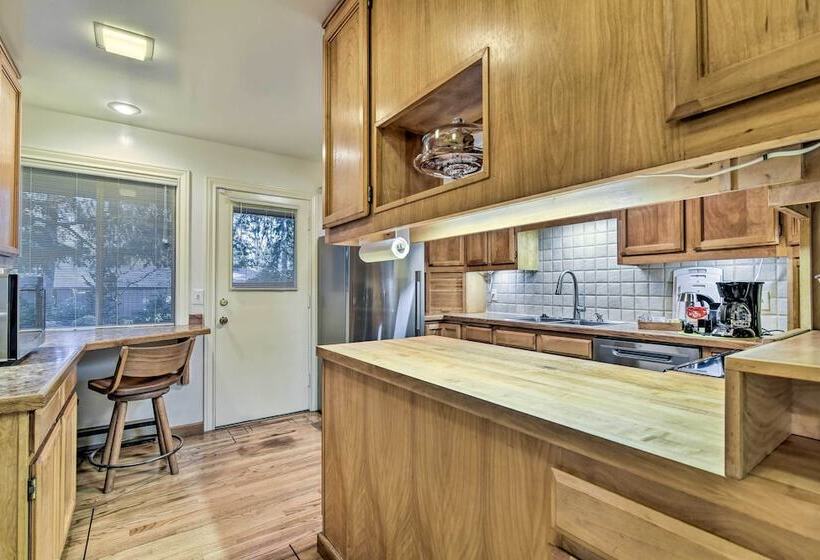 Spacious Hillsboro Home ~ 18 Mi To Portland!