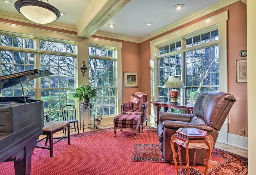 Spacious Hillsboro Home ~ 18 Mi To Portland!