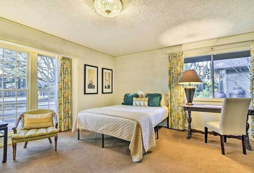 Spacious Hillsboro Home ~ 18 Mi To Portland!