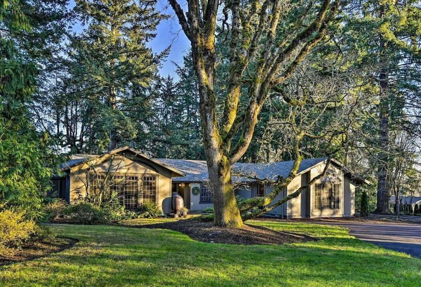 Spacious Hillsboro Home ~ 18 Mi To Portland!