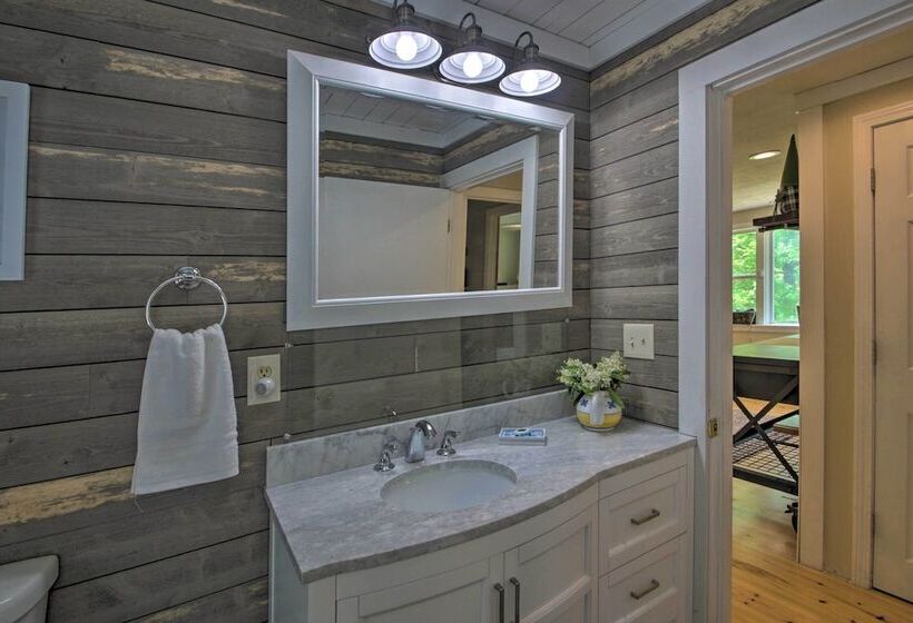 White Mountains Home W/ Hot Tub   Walk To Town!