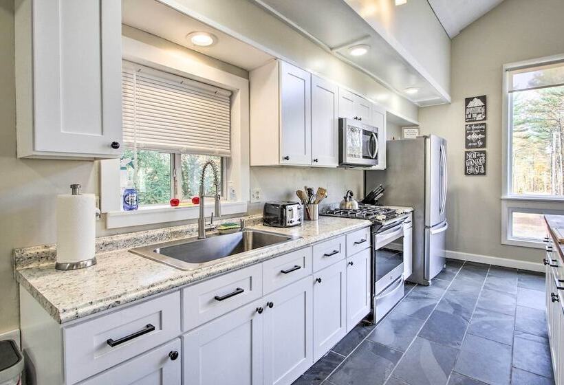 White Mountains Home W/ Hot Tub   Walk To Town!