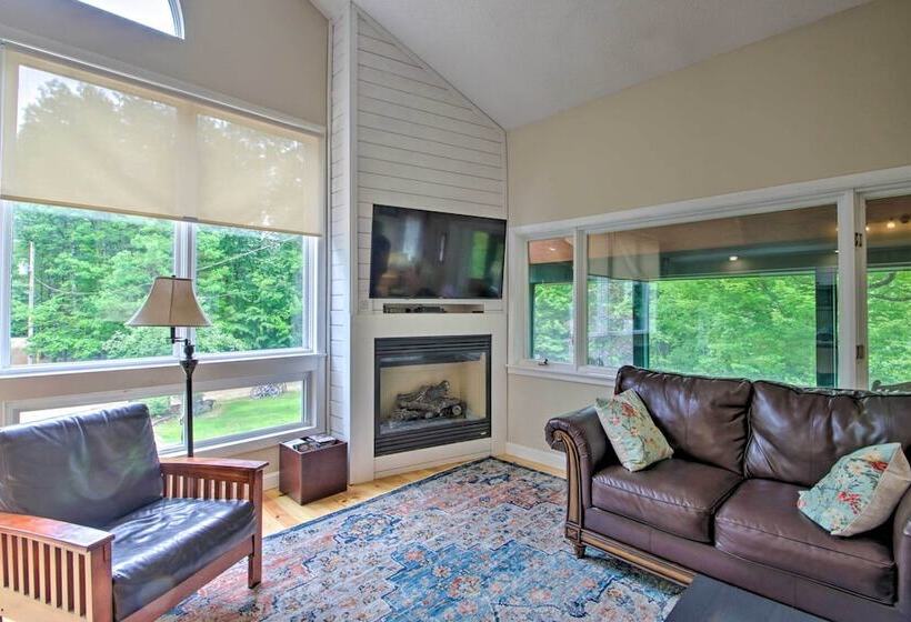 White Mountains Home W/ Hot Tub   Walk To Town!
