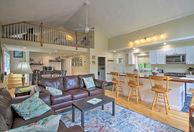 White Mountains Home W/ Hot Tub   Walk To Town!