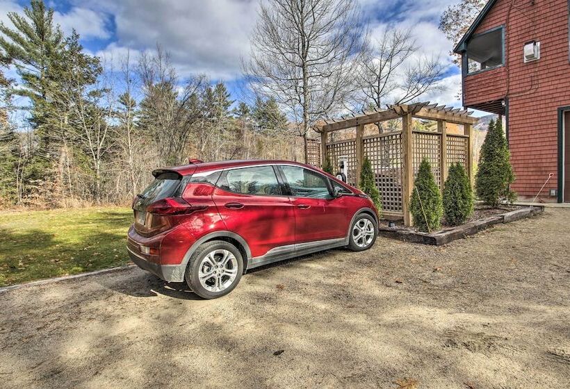 White Mountains Home W/ Hot Tub   Walk To Town!
