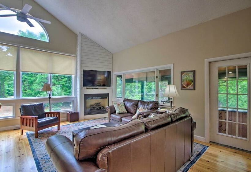 White Mountains Home W/ Hot Tub   Walk To Town!