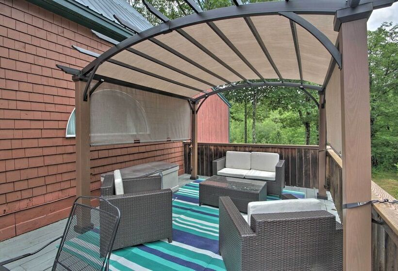 White Mountains Home W/ Hot Tub   Walk To Town!
