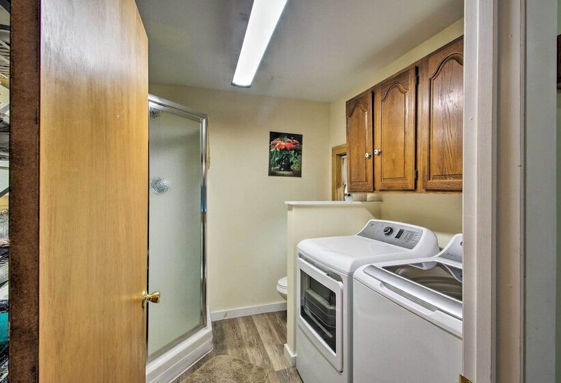 White Mountains Home W/ Hot Tub   Walk To Town!